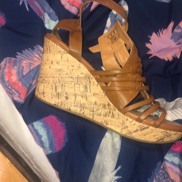 Brown wedges! Perfect condition worn once - Picture 3 of 4